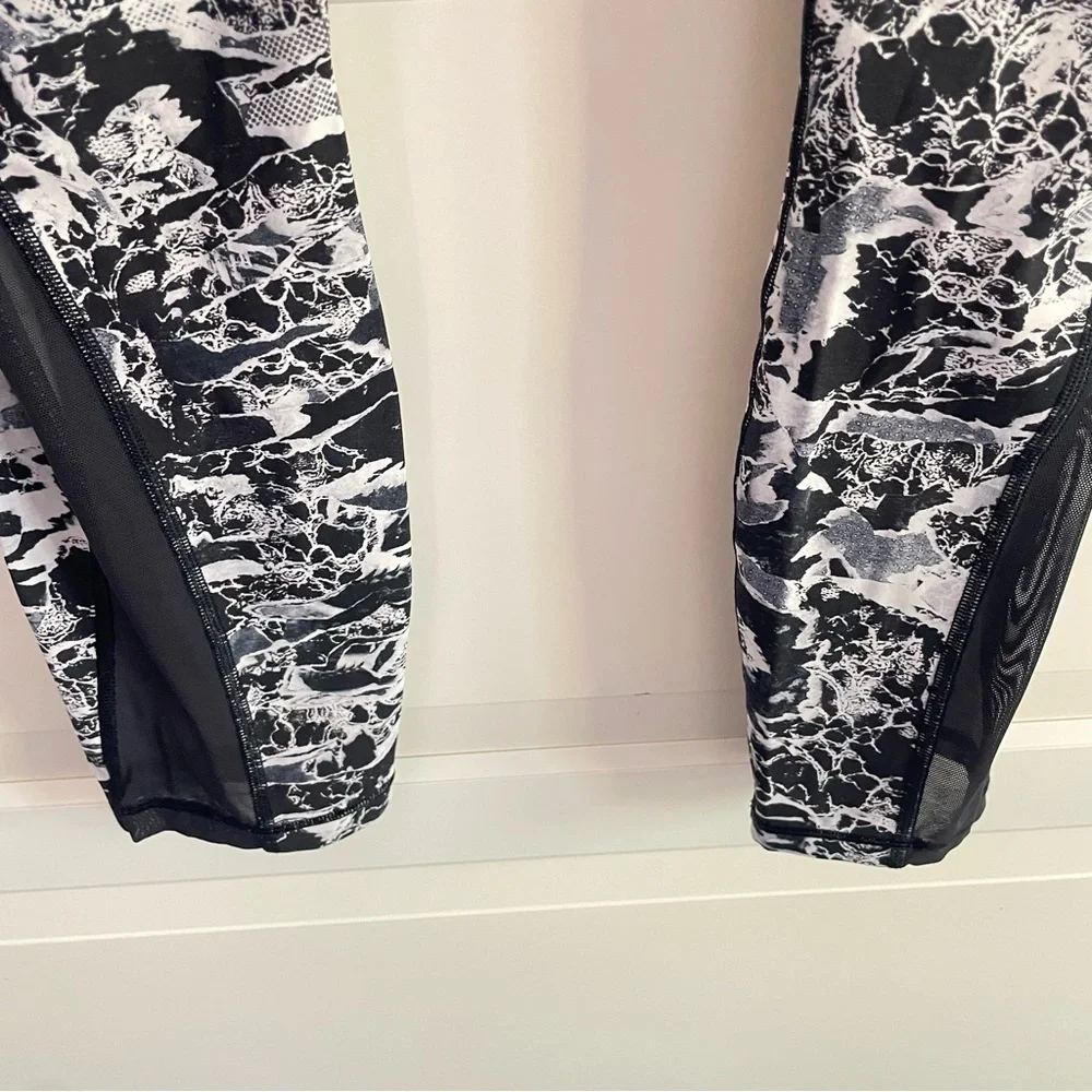 Lululemon Black Interlaced Starlight Train Times Leggings Size 10 26611 - Picture 5 of 15